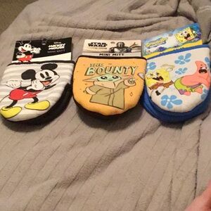 NWT Bundle Disney Mickey, Star Wars and Sponge bob  mini oven mitts bundle